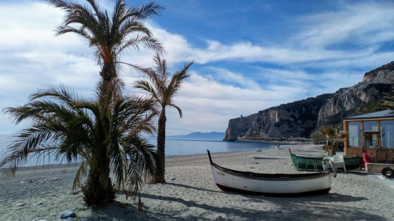 Casa Di Claude 2 Finalmarina Daire Finale Ligure Dış mekan fotoğraf